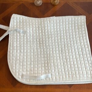Dressage saddle pad